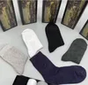 2021 Top classique lettre chaussettes femmes chaussette décontracté hommes 100% coton couleur bonbon imprimé 5 paires/boîte broderie vente en gros MGLW