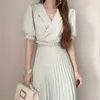 Korejpaa vestido de mujer verano coreano chic francés elegante temperamento traje collar corbata cintura delgada manga soplo vestidos plisados 210526