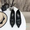 2021 sandali da donna di ultima firma scarpe singole estate 35-41 scarpe in metallo logo tomaia in pelle di vitello fodera in pecora confortevole