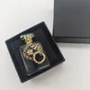 2021 nouvelle marque chaude bijoux noir résine bouteilles de parfum broches mode fête pull broche haut luxe C nom timbre