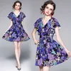 Femmes Chic Mode Floral Print Mousseline de mousseline Mini Robe Vintage Col V avec ceinture Summer Femme Veintidos 210529