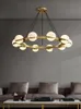 リビングルームの寝室のモダンなガラスボールの照明器具ダイニング照明ホーム屋内のためのノルディック銅のシャンデリアランプ