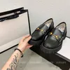 Schuhe im College-Stil, Loafer für Mädchen, Plateau, kleine Biene, Stickerei, Designer-Luxus-Loafer, lässig, Größe 35–40