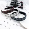 12color Retro Simple Korean Leather Designer Letters Print Headband Women Classic Vintage Grid Pattern Wide Edge Sponge Hair Hoop 5232738