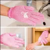 перчатки для чистой ванной комнаты