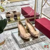 Chaussures bateau classiques à talons mi-hauts en cuir de luxe en cuir Occupation chaussures à talons hauts tête ronde bouton en métal femme chaussures habillées 9947