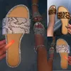 2021 Sandali estivi Donne leopardo Sinestone sandali piatti da donna pantofole Scarpe da femmina Sandalie bling di lusso rotonde di punta