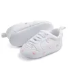 Baby Boys Girls Skor Nyfödd Broderi Heart Star First Walkers Söt Sjuka Bottom Kids PU Läder Preworker Sneakers