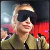 Fashion Oversized Shield Occhiali da sole Donne uomini Luxulry Brand Designer Metal Metal Female Sun Glasses Omuloni da sole signore signore