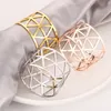 12 -stcs/lot servet ringen metalen bruiloft decoratio confetti round hollow out individuele decoratieve gouden tafel handdoekhouder diner accessoires staan ​​serveren CL0011