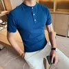 夏ニットポロシャツ男性スタンドアップカラーショーツスリーブポロホモブル高品質カジュアルスリムフィットビジネスソーシャルティートップ210527