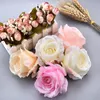 4 adet Ipek Çiçek Açan Pembe Beyaz Güller Yapay Çiçek Baş Düğün Dekorasyon Için DIY Çelenk Hediye Scrapbooking Büyük Craf Jllago