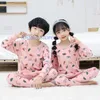 Ensembles de vêtements à la mode motif fraise costumes à manches longues pour bébés filles vêtements de nuit roses enfants adolescents nuisettes