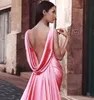 Abiti da sera formali a sirena in raso semplice 2023 Scoop Backless Medio Oriente Abiti da donna per occasioni speciali con involucri Abito da ballo rosa anguria Robe De Soriee sexy