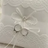 Oreillers de bague de mariage beige 2021 Oreiller de porteur d'anneaux d'arrivée pour anniversaire de mariage avec nœud 19cm * 19cm Ruban de dentelle de satin sur mesure