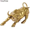 YuryFvna 3 Tailles Golden Wall Street Bull OX Figurine Sculpture Charge Stock Market Statue Home Office Décoration Cadeau 210804