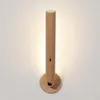 Lampada da parete in legno Luce per interni Ricarica USB Girevole a 360 ° Luminosità regolabile Interruttore tattile Sconce Luci del corridoio Notte