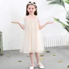 Söt tjej barnkläder Ny sommar 2020 Koreansk Beige Lace Dekorativ Mesh Princess Dress 3 till 14 år Födelsedagskläder Q0716