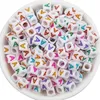 500pc / lot 6 mm Couleurs de mélange carré espaceur de charme de charme perle en acrylique lettres alphabet trou 3,6 mm pour le collier de bracelet