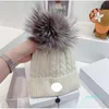 مصمم أزياء الشتاء قبعات القبعات للنساء والرجال بيني الدافئة عارضة فتاة قبعة snapback pompon قبعة 8 اللون