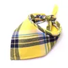 Hundkrafter Kläder Små Stora hundar Bandana Bibs Cat Scarf Tvättbar Bomull Plaid Printing Puppy Kerchief Pet Grooming Tillbehör