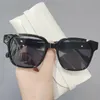 Gafas de sol Moda Marco de gran tamaño Mujer Diseñador de ojos Gafas de alta calidad Mujeres que viajan Sombras de conducción