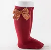 Ins Bebek Kız Çiçek Baskılı Yay Çoraplar Bebek Kız Pamuk Örme Diz Yüksek Prenses Çorap Noel Yenidoğan Çocuklar Yumuşak Nefes Alabilir Sox Q2527