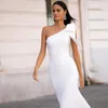 Vestidos casuais elegante cetim sereia para festa de casamento sexy um ombro sem mangas vestido de noiva / marfim praia com arco 20216626401