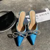 슬리퍼 우아한 여성 뾰족한 발가락 새틴 라인 석이 활 디자인 얇은 하이힐 블루 핑크 화이트 블랙 얕은 슬립 노새 신발