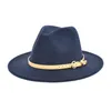 Wide Brim hattar Fedoras för kvinnor Män Modehatt Bälte Tillbehör Kontrakt Multicolor Vintage Ladies Jazz Cap med a