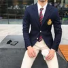 Мужские костюмы Blazers Высококачественный пиджак в корейском стиле британский колледж джентльмен дизайн значков моды Themble Blazer215u