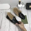 Desenhista chinelos homens mulheres outono inverno lãs de lãs clássico fivela de metal bordado sapatos luxo abelha serpente padrão lazer slides loafer slip-on sapato 35-41