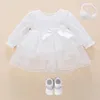 新生児の女のドレスクロスバプテスマドレスベビーガールレースのための白い洗礼服ベースドベベローブバプテスマ3 6 9ヶ月210315