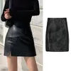 Saias 2022 Mulheres Cintura Alta Sexy Black Faux Leather Curto Mini Slim A-Line Skirt Split ASSYMÉTRICO BEM BASTE Pacote Hip Sólido Streetwear