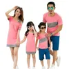 Familj matchande outfits sommar look kläder mor dotter sluttande axelklänning 3 färger 210724