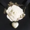 Colares de designer de luxo outono inverno colar de pérolas de amor branco presentes de festa de alta qualidade206o