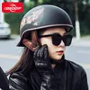 capacetes de motocicleta vermelhos pretos