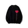 suéter en forma de corazón