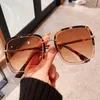 Vintage Gradient Color Frame Green Clear Sunglasses Women 2021 Fashion Oversized Alloy Elegant Sun Glasses Female Shades