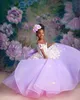 2021 Lilla Sheer Neck Flower Girl Abiti Ball Gown Fiori fatti a mano Tulle Lilttle Bambini Compleanno Pageant Abiti da sposa ZJ676
