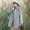 Trench da donna 2022 Cappotto di lana scozzese con fibbia in corno primaverile e autunnale Moda femminile coreana elegante