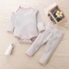Höst och vår 2st Baby Unisex Casual Baby set Solid Cotton Romper Fashion Long-Sleeve Spädbarn Kläder Outfits 210528