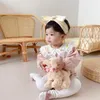 Baby Girl Вышитые коммутаторы рождения Корейский стиль комбинезон младенческой хлопковой ползунки летнее малыш бутик одежды 210615