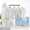 Top 21pcs / 18pcs né bébé barboteuses infantile pur coton cadeau vêtements ensembles j'aime maman sous-vêtements costumes 210816