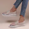 2024 New Arrint Fashion Mandis Femmes Chaussures robes Chaussures Low Tops Platforms Sneakers raffinés Rimestone Classic Silver Pink Crystal Designer Career Office Slipon Casual