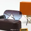 Ny Limted Edition Design Solglasögon för män Kvinnor Luxury 2304 Metal Vintage Designer Sun Glasses Fashion Style Square Frameless U325G
