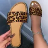 Pantofole Leopardo da donna 2021 Donna Estate Crystal Flats Donna Fashion Slides Calzature da donna Scarpe da spiaggia femminili Taglie forti