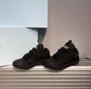 2021 Lyxig designer A2 Kvinnor Män Sport Skor Collage Sneakers Cowhide Suede Net Garn Rund Skoformad Polded Tongue and Curved Metal Lace Fashion Size 35-45