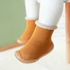 Chaussette anti-dérapante pour enfants hiver couleur unie Imitation cachemire bébé chaussures de sol pour tout-petits semelles en caoutchouc chaudes antidérapantes chaussons 210312