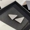 Dreieck Muster Ohrstecker Brief Gedruckt Charme Chic Design Silber Überzogene Ohrring Glänzend Diamant Inlay Bolzen